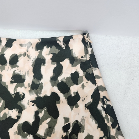 H&M A-Line Skirt Camouflage Print Midi Skirt With A Fringe Trim Size 8 - Picture 6 of 12